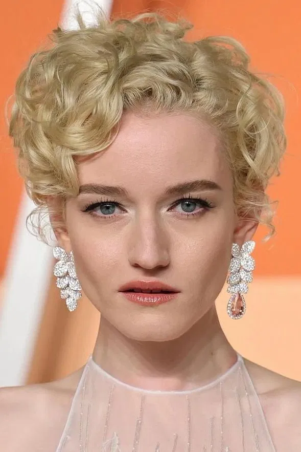 Julia Garner Net Worth
